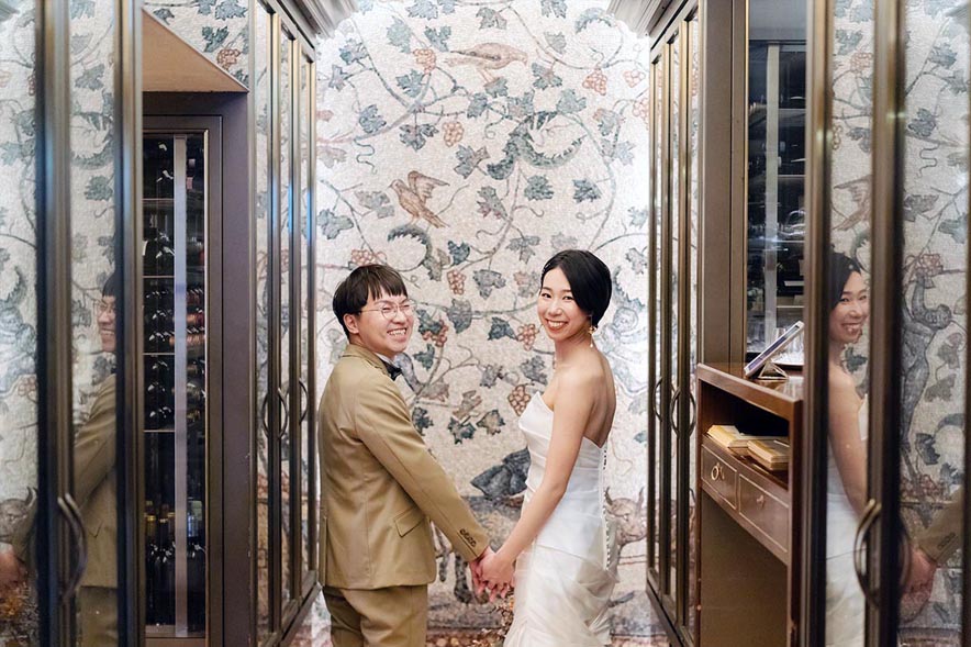 祝福される新郎新婦